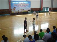 2013年7月—外语系员工担任篮球教练员培训班翻译