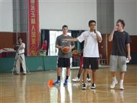 2013年7月—外语系员工担任篮球教练员培训班翻译
